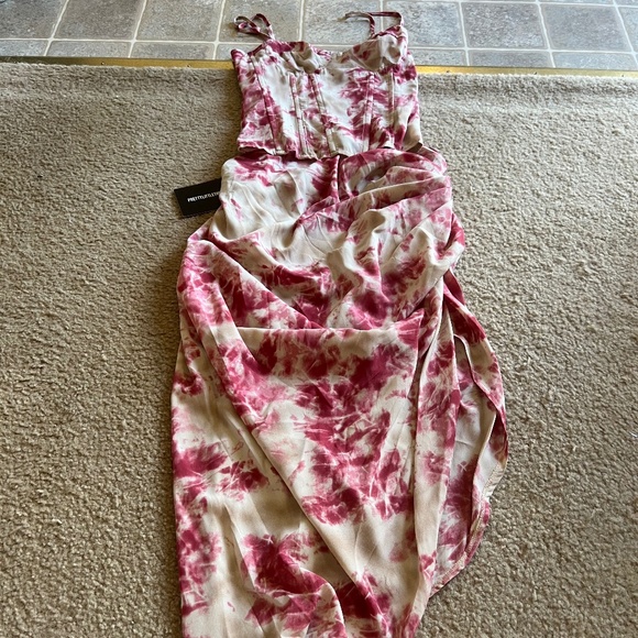 Dress - Picture 2 of 5